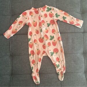 🍓 EUC 🍓 Lightweight Old Navy Pink Strawberry Print Footie 6-9 mo
